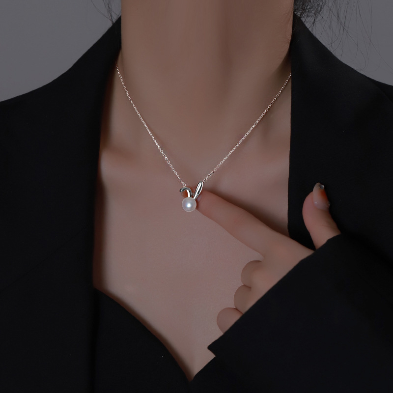 Women Accessories Meaning - Uroczy naszyjnik z pereł królika łańcuszek